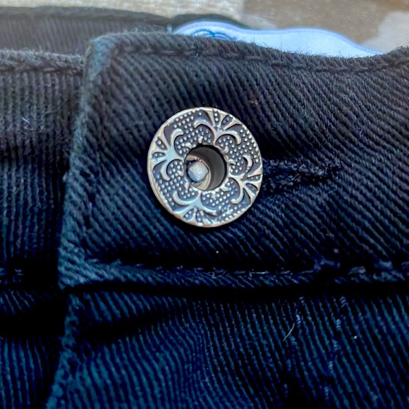 Black really short shorts super good for the summer - Picture 3 of 5